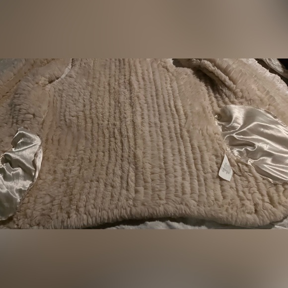 Donna SaIyers Fabulous Furs Faux Fur Knitted Vest - Picture 2 of 7